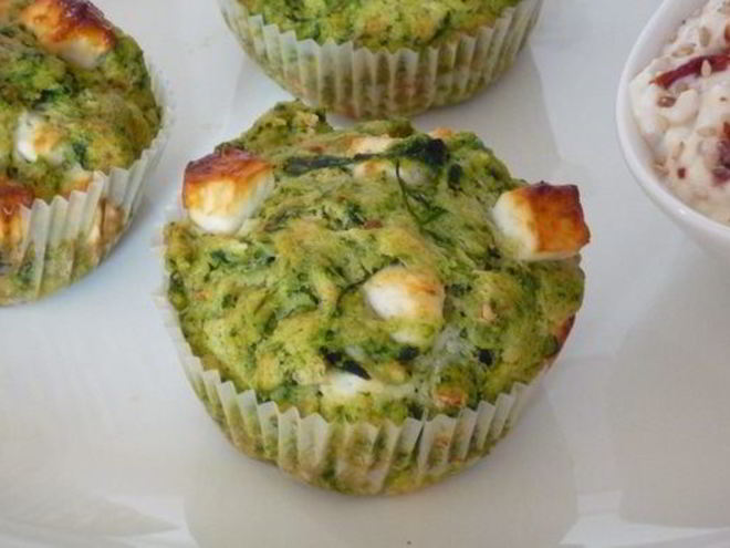 Рецепт маффинов со шпинатом и фета с пикантым дипом