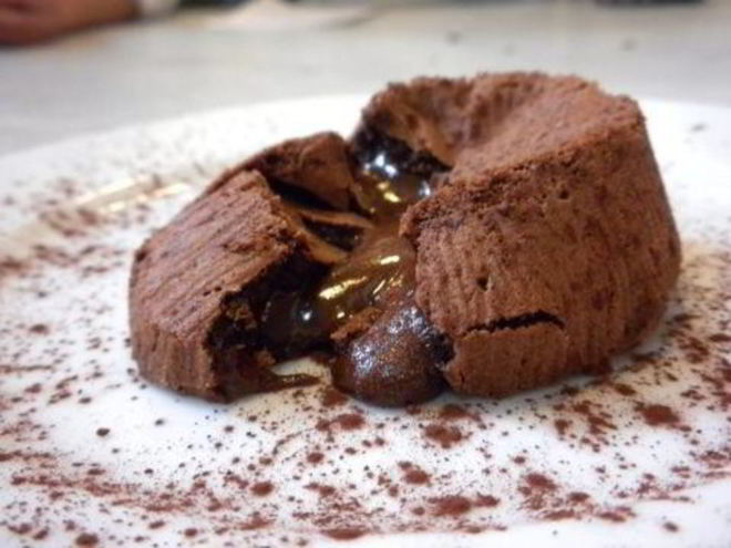 Рецепт шоколадных маффинов с жидкой начинкой