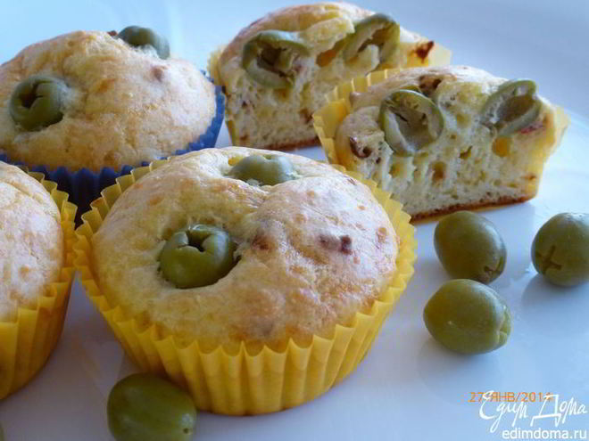 Рецепт сырных маффинов с паприкой и оливками