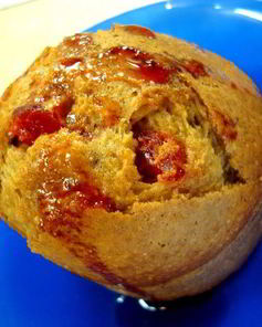 Творожно-кукурузные маффины с бананами и клубникой