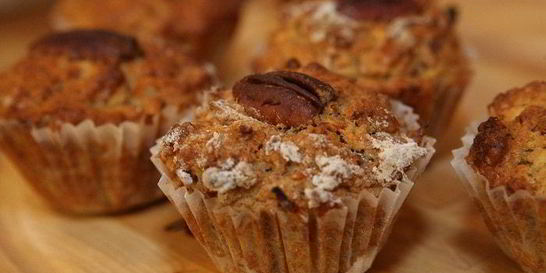 Яблочные маффины с орехами пекан