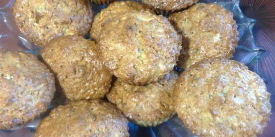 Яблочные маффины с орехами