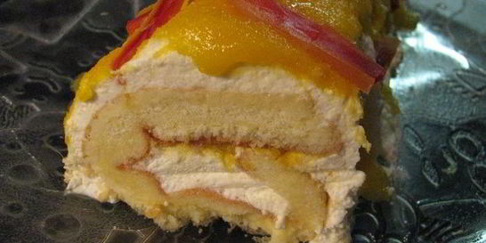 Мангово-творожный рулет