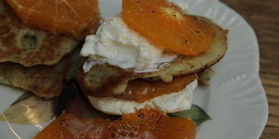 Ароматные оладьи с маком и мандаринами