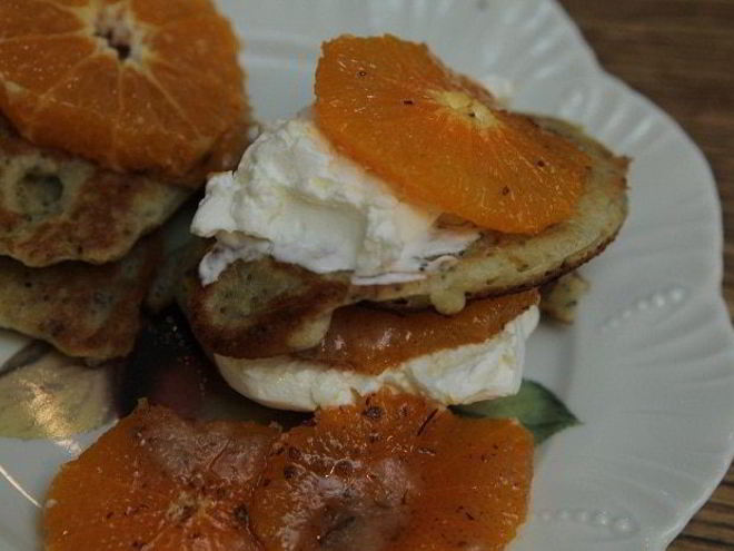 Рецепт ароматные оладьи с маком и мандаринами