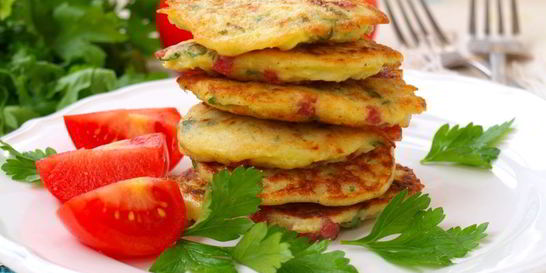 Кабачковые оладьи с колбасой
