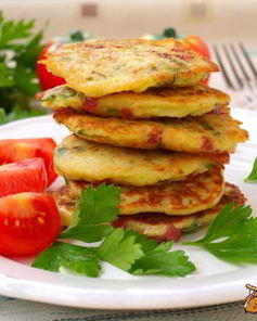 Кабачковые оладьи с колбасой