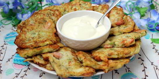 Кабачковые оладьи с сосисками