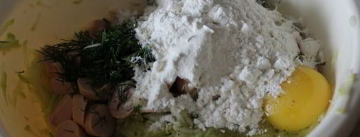 кабачковые оладьи с сосисками. Шаг 4