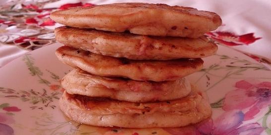 Клубничные оладьи