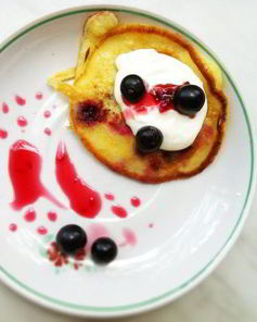 Оладушки с черной смородиной