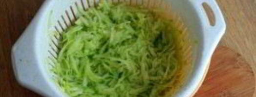 оладьи из кабачков на сковороде. Шаг 2