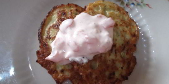 Оладьи из кабачков в сметанном соусе