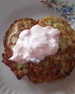 Оладьи из кабачков в сметанном соусе