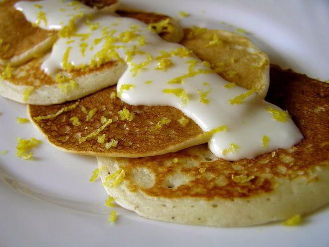 Рецепт оладий на кефире с лимонным кремом