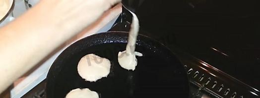 оладьи на ряженке пышные быстро и вкусно. Шаг 7