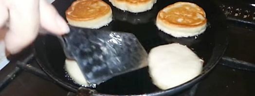 оладьи на ряженке пышные быстро и вкусно. Шаг 8