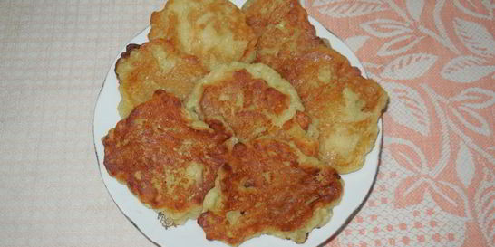 Оладьи на воде с яблоками