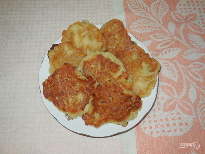 Рецепт оладий на воде с яблоками