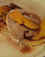 Оладьи с апельсиновым соусом и корицей