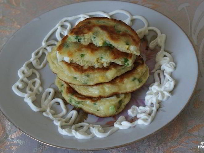 Рецепт оладий с луком и яйцом на кефире