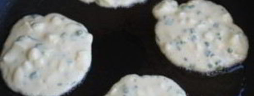 оладьи с луком и яйцом на кефире. Шаг 3