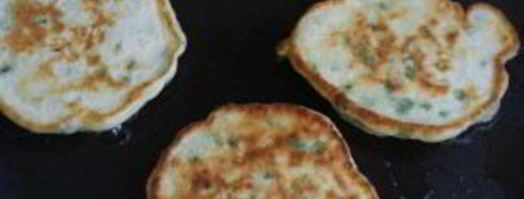 оладьи с луком и яйцом на кефире. Шаг 4