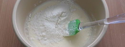 оладьи с творогом и черемшой. Шаг 2