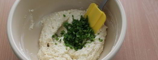 оладьи с творогом и черемшой. Шаг 3