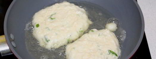 оладьи с творогом и черемшой. Шаг 4