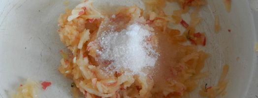 оладьи с яблоками на кефире. Шаг 3