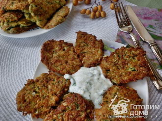 Рецепт овощных оладий с грибами, капустой и кабачками