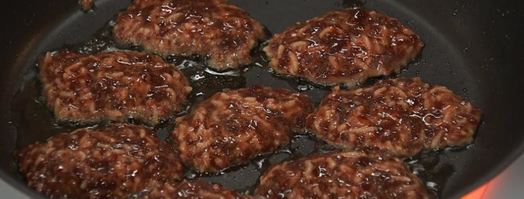 печеночные оладьи с рисом и соусом из огурца. Шаг 2