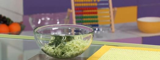 печеночные оладьи с рисом и соусом из огурца. Шаг 3