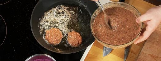 печеночные оладьи с сельдереем. Шаг 3