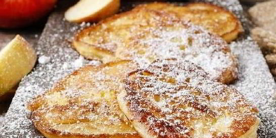 Яблочные оладьи с йогуртом