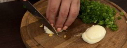 закусочные оладушки с зеленым луком и яйцом. Шаг 2