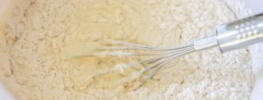 закусочные оладьи с зеленым луком и яйцом. Шаг 2