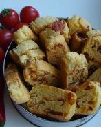 Бискотти с пармезаном, ветчиной и перцем чили