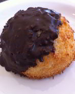 Кокосовое печенье в шоколадной глазури