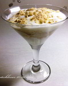 Мороженое с печеньем и миндалем