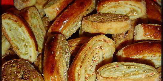 Печенье к пиву с фисташками и крабовыми палочками