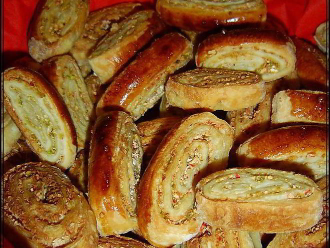 Рецепт печенья к пиву с фисташками и крабовыми палочками