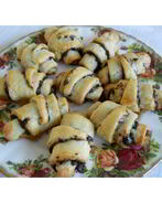 Печенье рогалики с орехами и изюмом