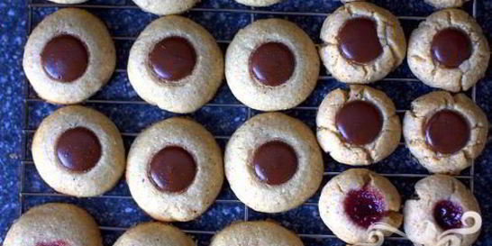 Печенье с шоколадом и лесными орехами