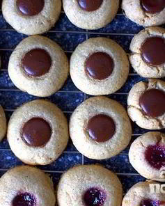 Печенье с шоколадом и лесными орехами