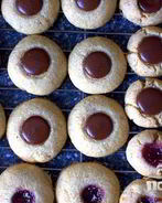 Печенье с шоколадом и лесными орехами