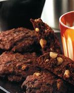 Печенье шоколадное с орехами макадамия