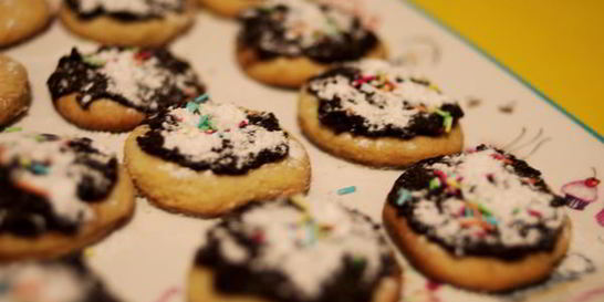 Песочное печенье с шоколадной глазурью