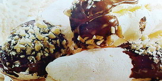 Песочное печенье с шоколадом и орехами